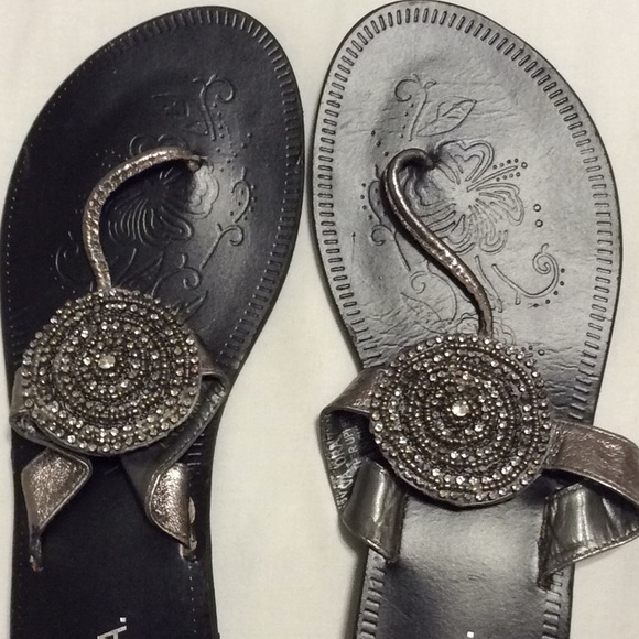 - NYLA sandals size 7 - Picture 2 of 3